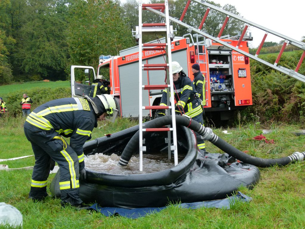 Um den fiktiven Brand am Müllersberg zu löschen, musste die Wasserversorgung aufgebaut werden. Foto: Mazzalupi
