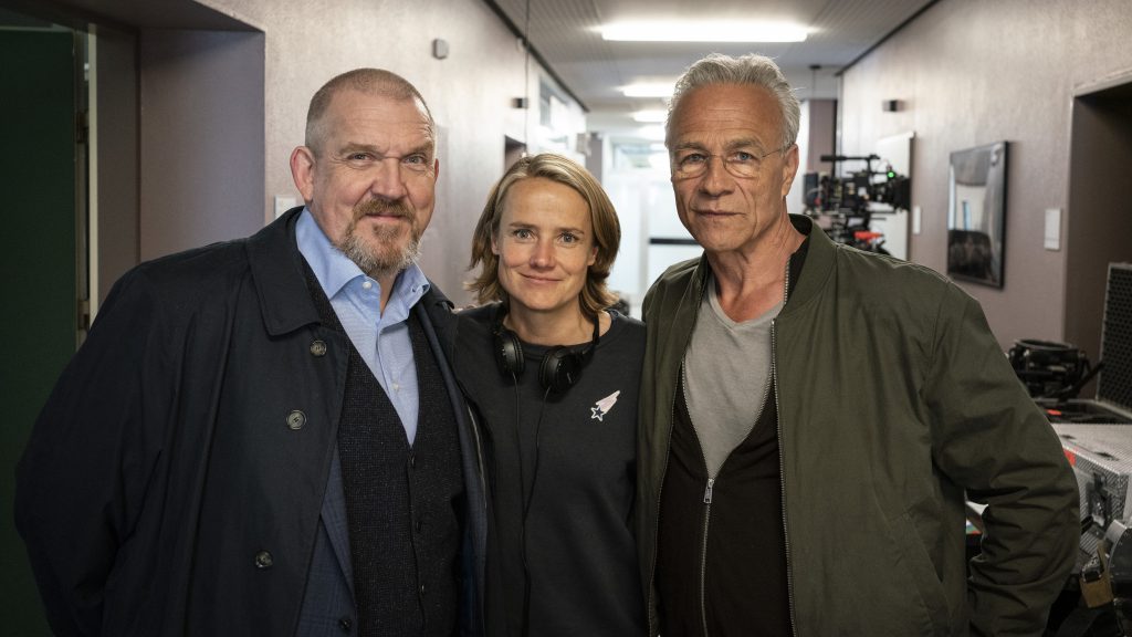 Dietmar Bär, Regisseurin Isabel Prahl und Klaus J. Behrendt am Filmset in der Stiftung Tannenhof. Foto: WDR / Thomas Kost